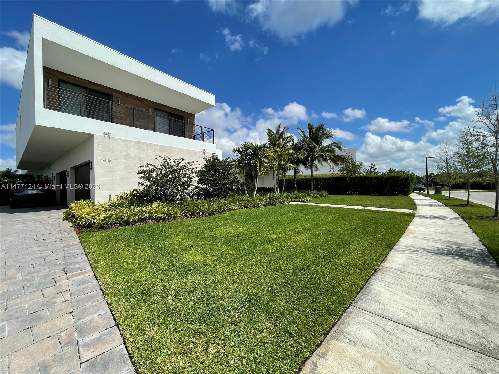 WESTON ESTATES - Residential