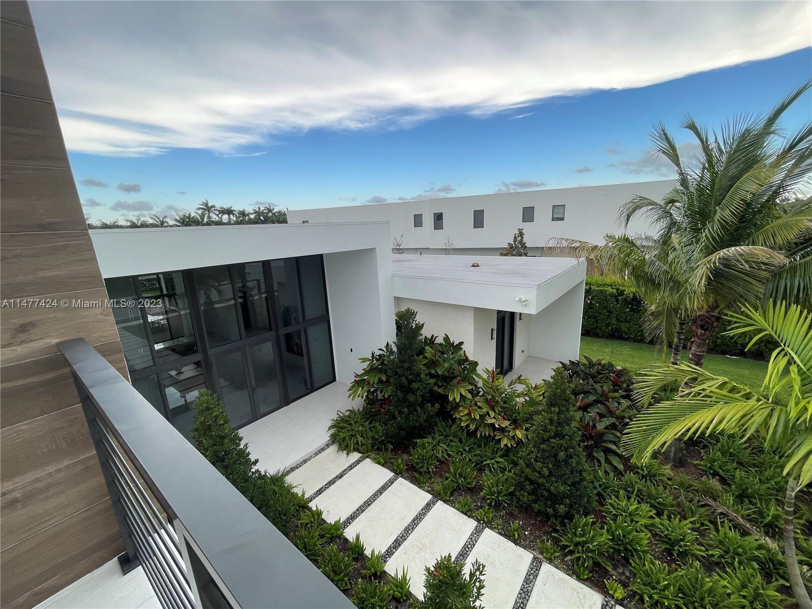 WESTON ESTATES - Residential