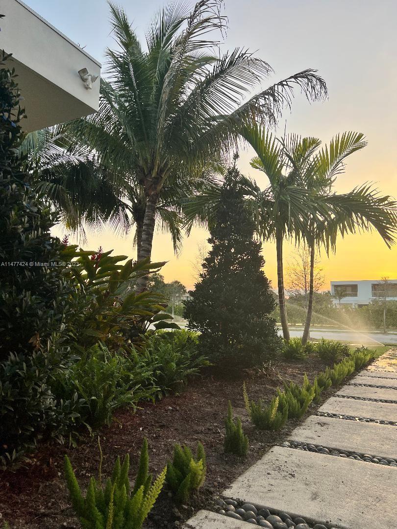 WESTON ESTATES - Residential