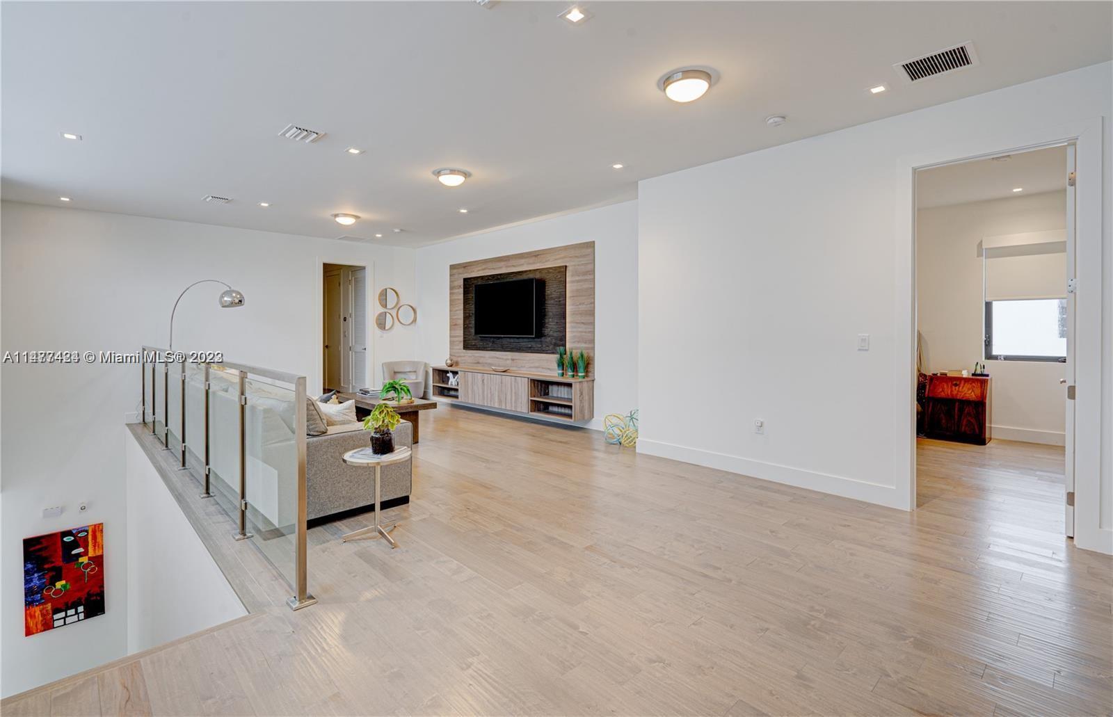 WESTON ESTATES - Residential