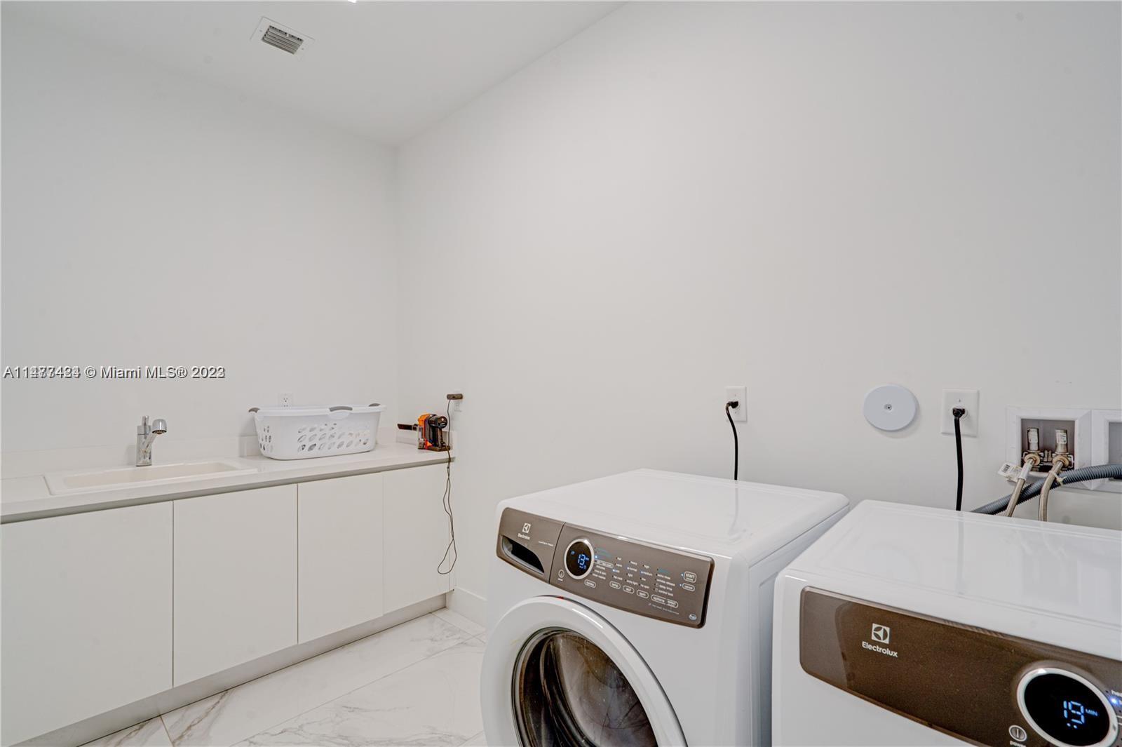 WESTON ESTATES - Residential