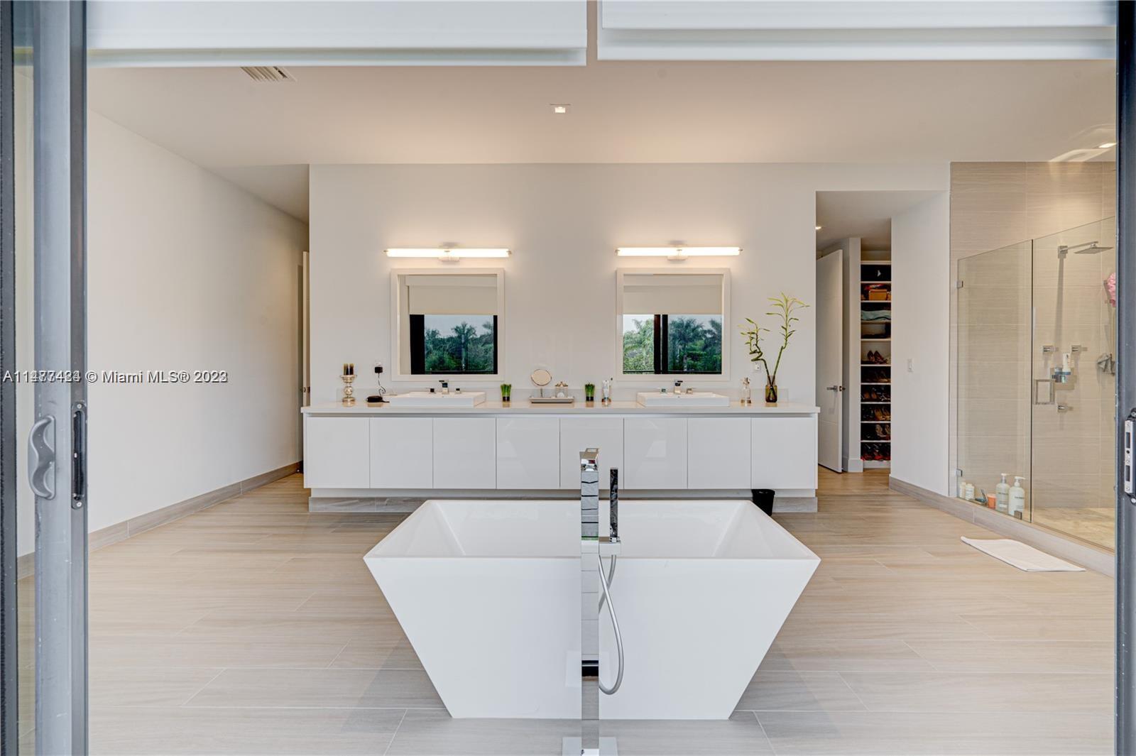 WESTON ESTATES - Residential