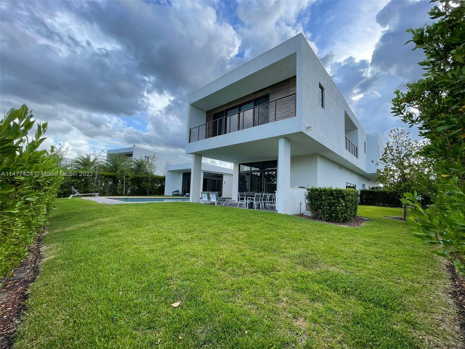 WESTON ESTATES - Residential