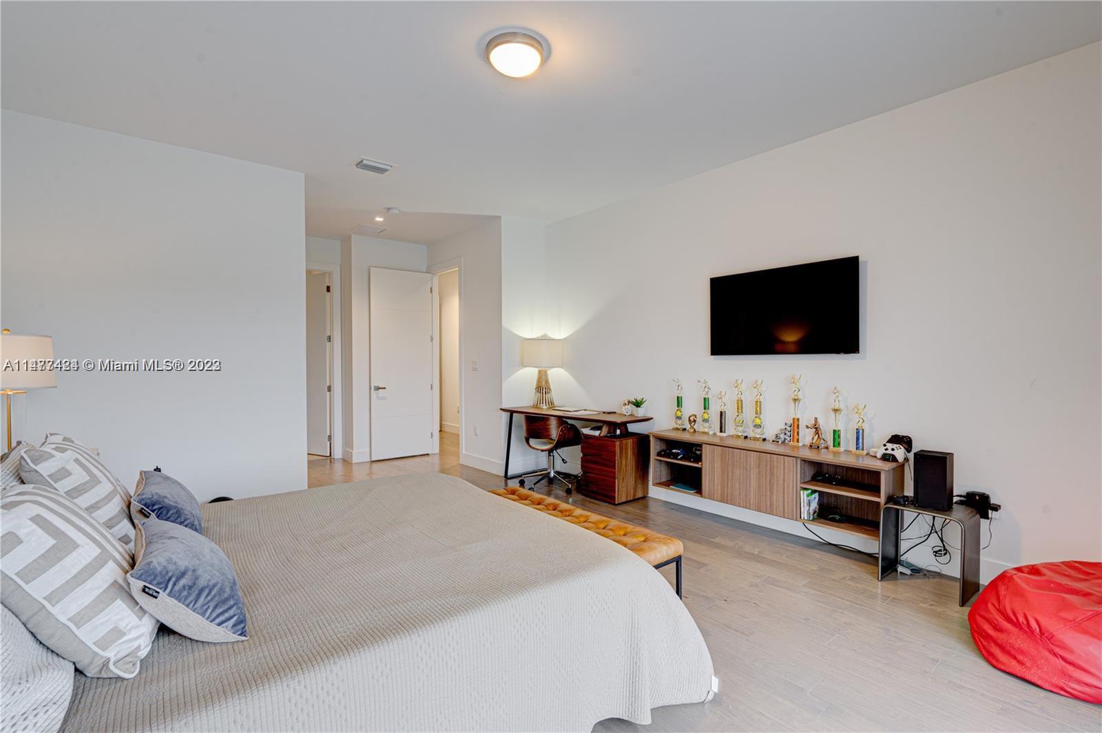 WESTON ESTATES - Residential