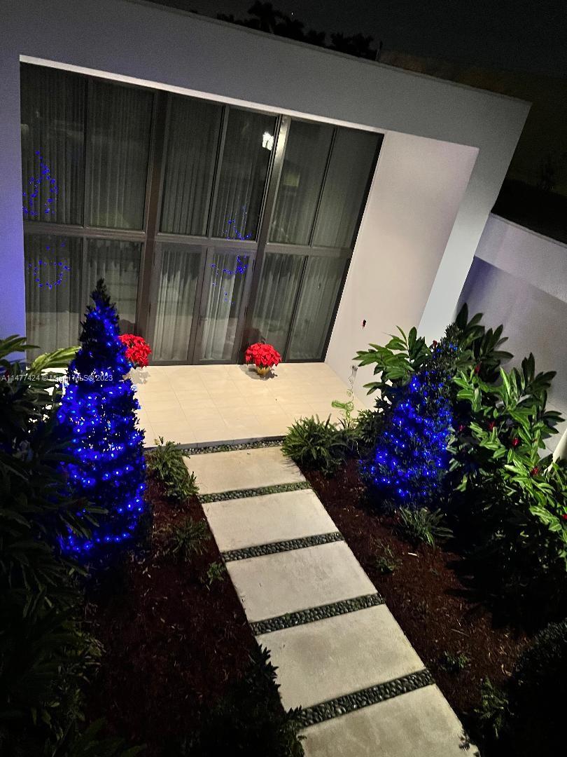 WESTON ESTATES - Residential