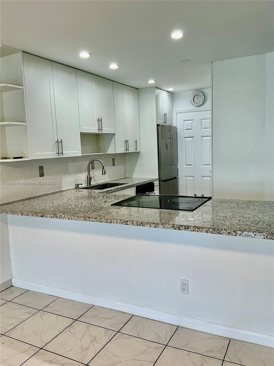 Beautiful Condo With amazing view to lake. Great neighborhood with best schools, only a few minutes to the beach, Shopping Plaza, Aventura Mall.2 years AC, One year Water heater, 2 years refrigerator, 2 year microwave.