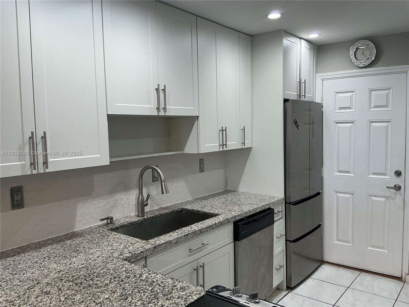 1160 Ne 191st St 32, Miami, Broward County, Florida - 2 Bedrooms  
2 Bathrooms - 