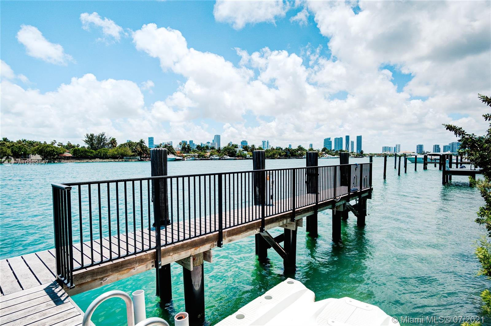 HIBISCUS ISLAND - Residential