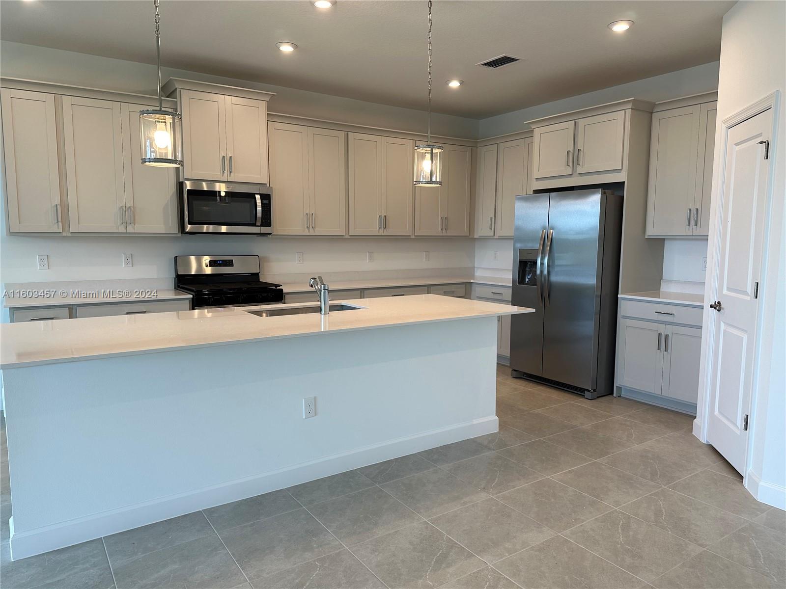 CADENCE PHASE 1 - Residential Lease