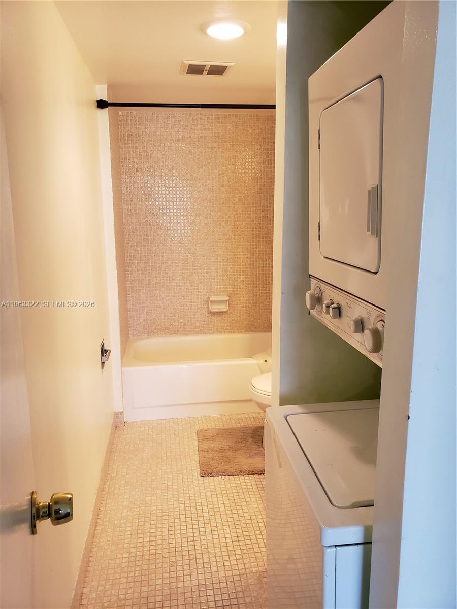 MANORS OF INVERRARY I-8 - Residential