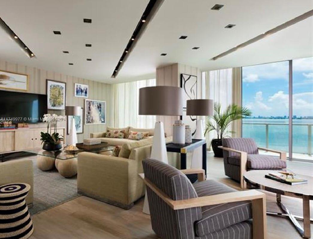 BISCAYNE BEACH CONDO - Residential