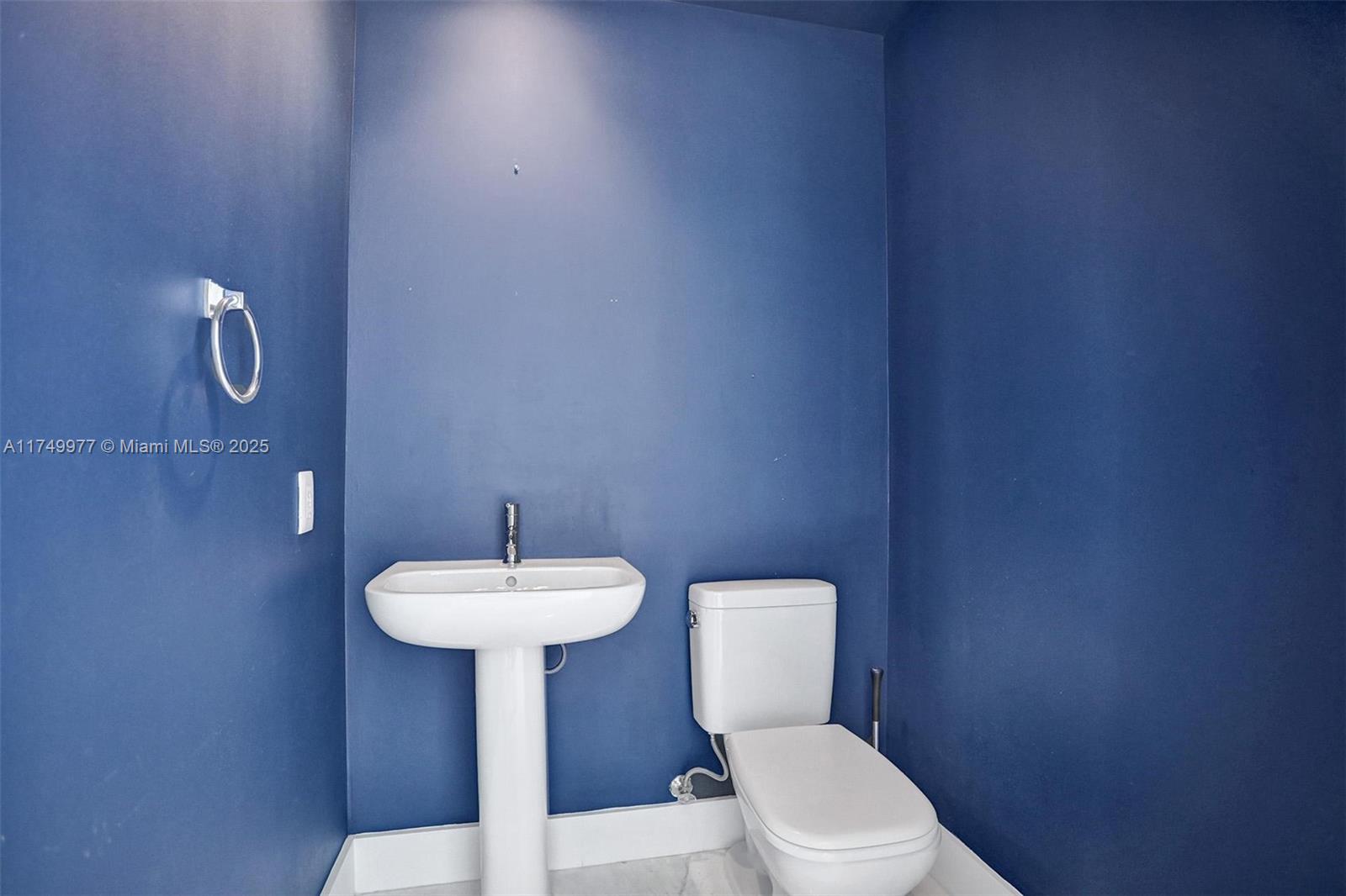 BISCAYNE BEACH CONDO - Residential