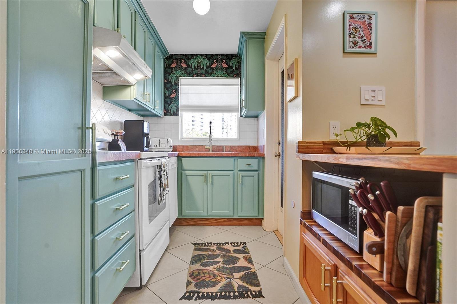 PARADISE BY THE SEA CONDO - Residential Lease