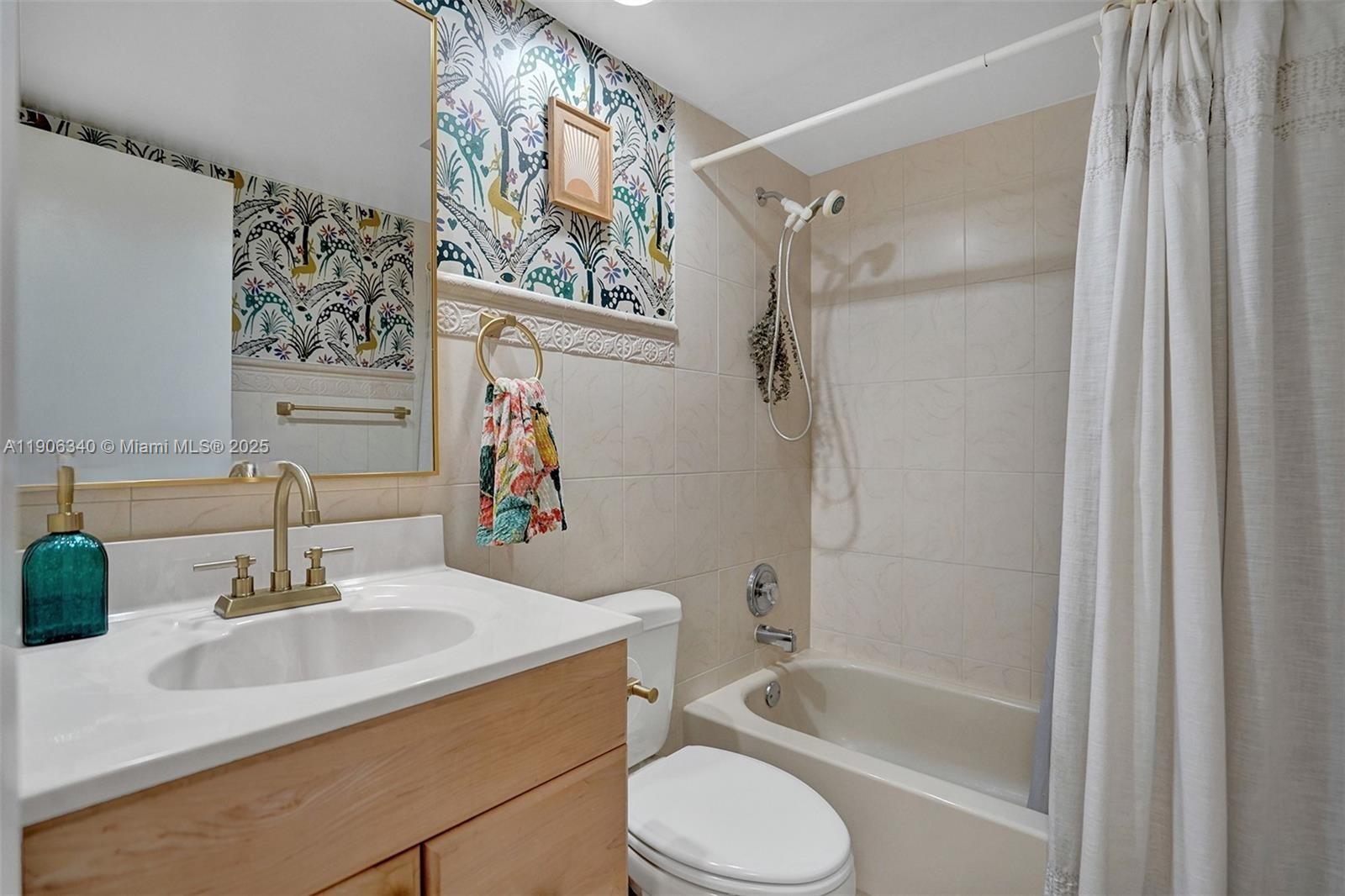 PARADISE BY THE SEA CONDO - Residential Lease