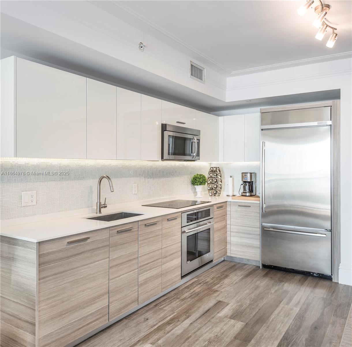 BRICKELL HOUSE - Residential Lease