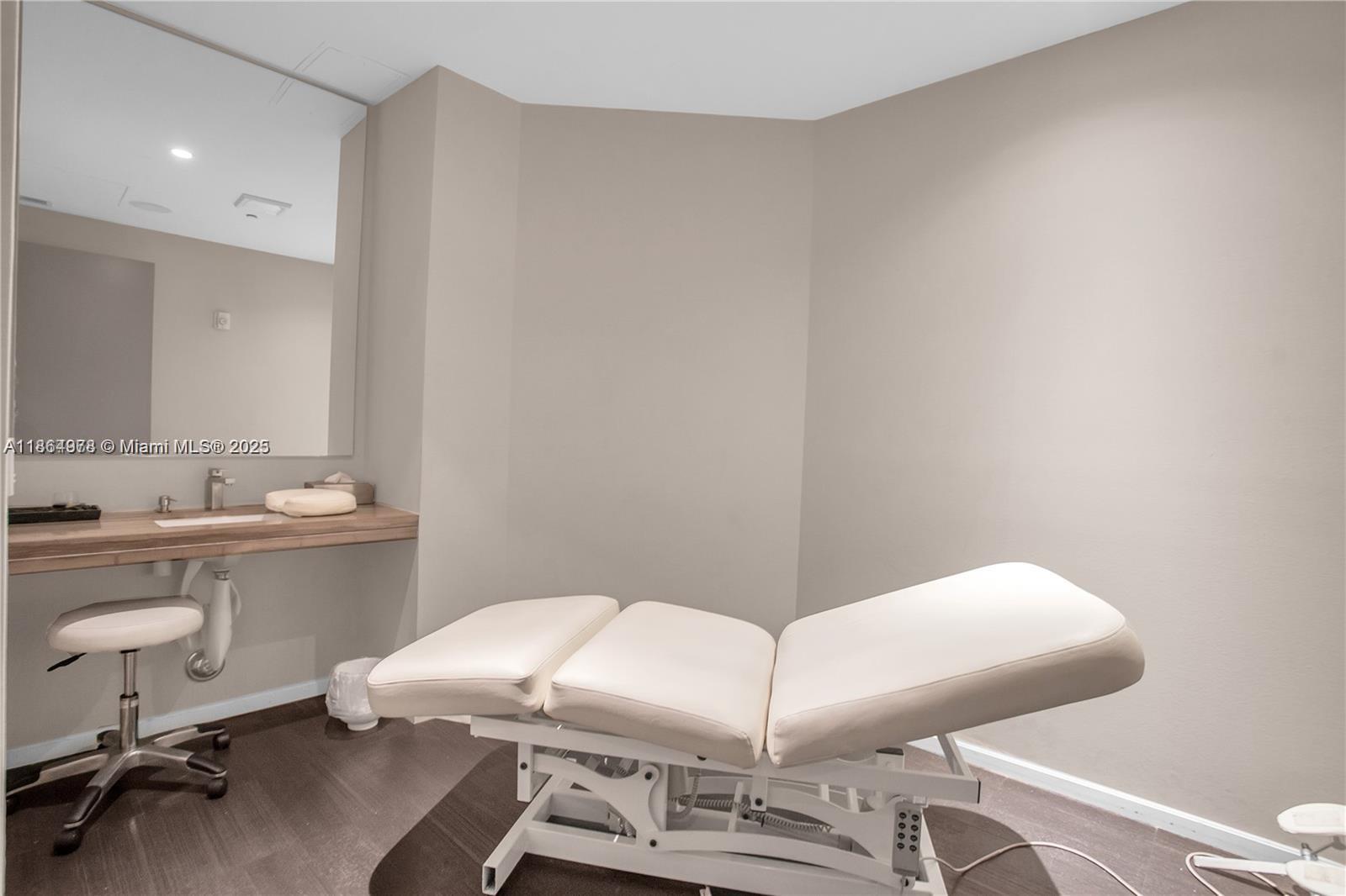 BRICKELL HOUSE - Residential Lease