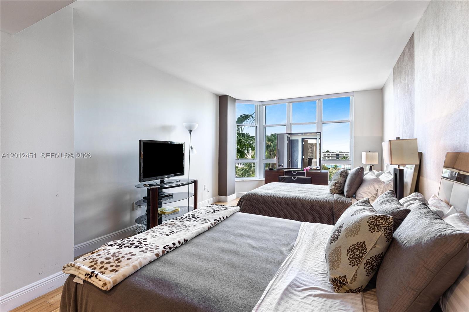 CORNICHE CONDO - Residential