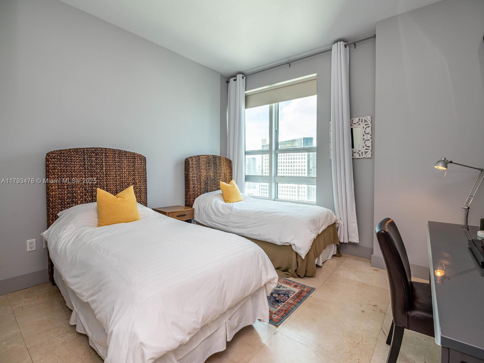 THE PLAZA 851 BRICKELL CO - Residential