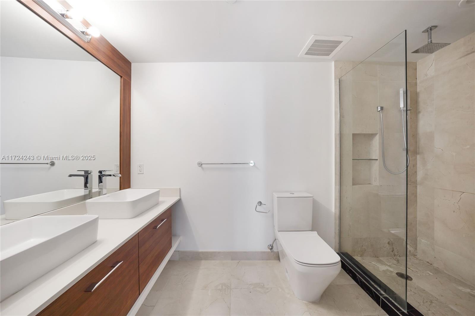 THE CRIMSON CONDO - Residential Lease