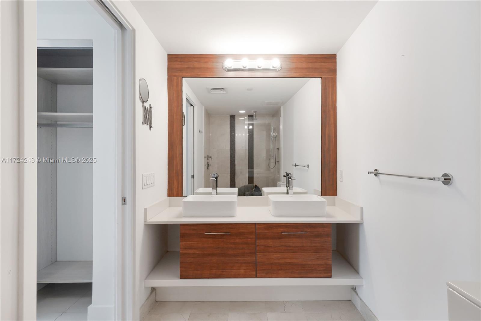 THE CRIMSON CONDO - Residential Lease