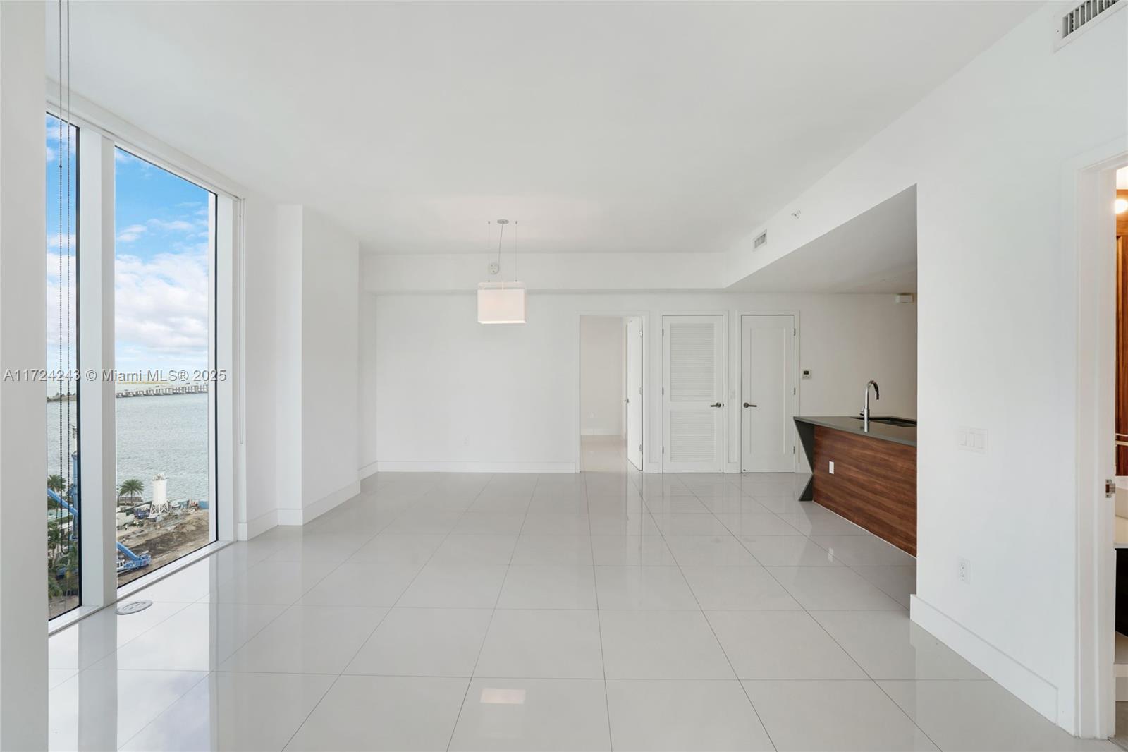 THE CRIMSON CONDO - Residential Lease