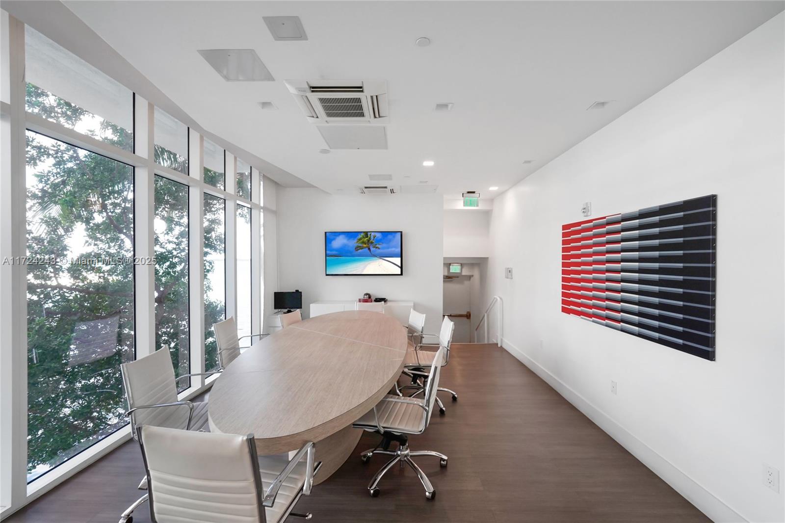 THE CRIMSON CONDO - Residential Lease