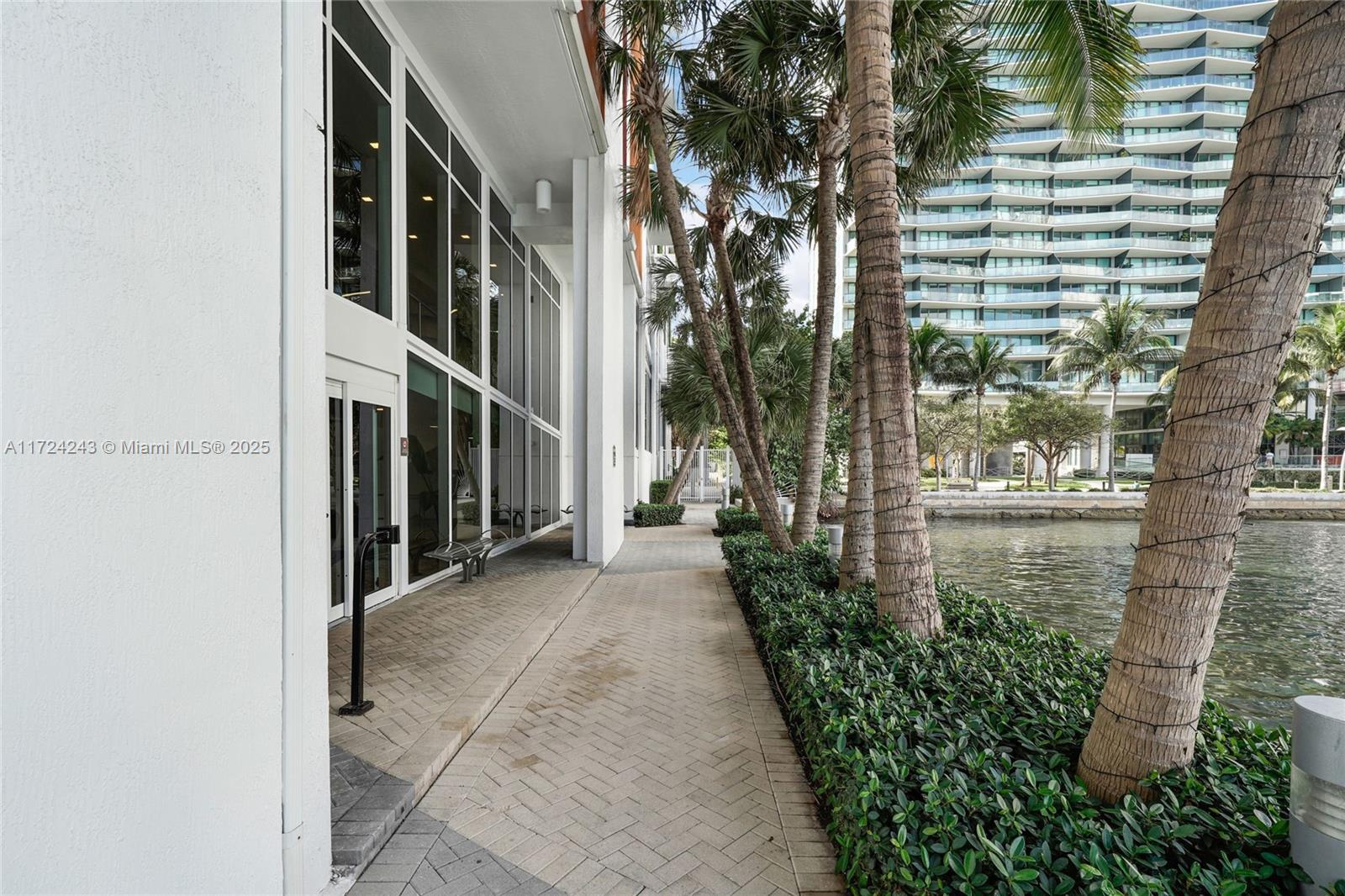 THE CRIMSON CONDO - Residential Lease