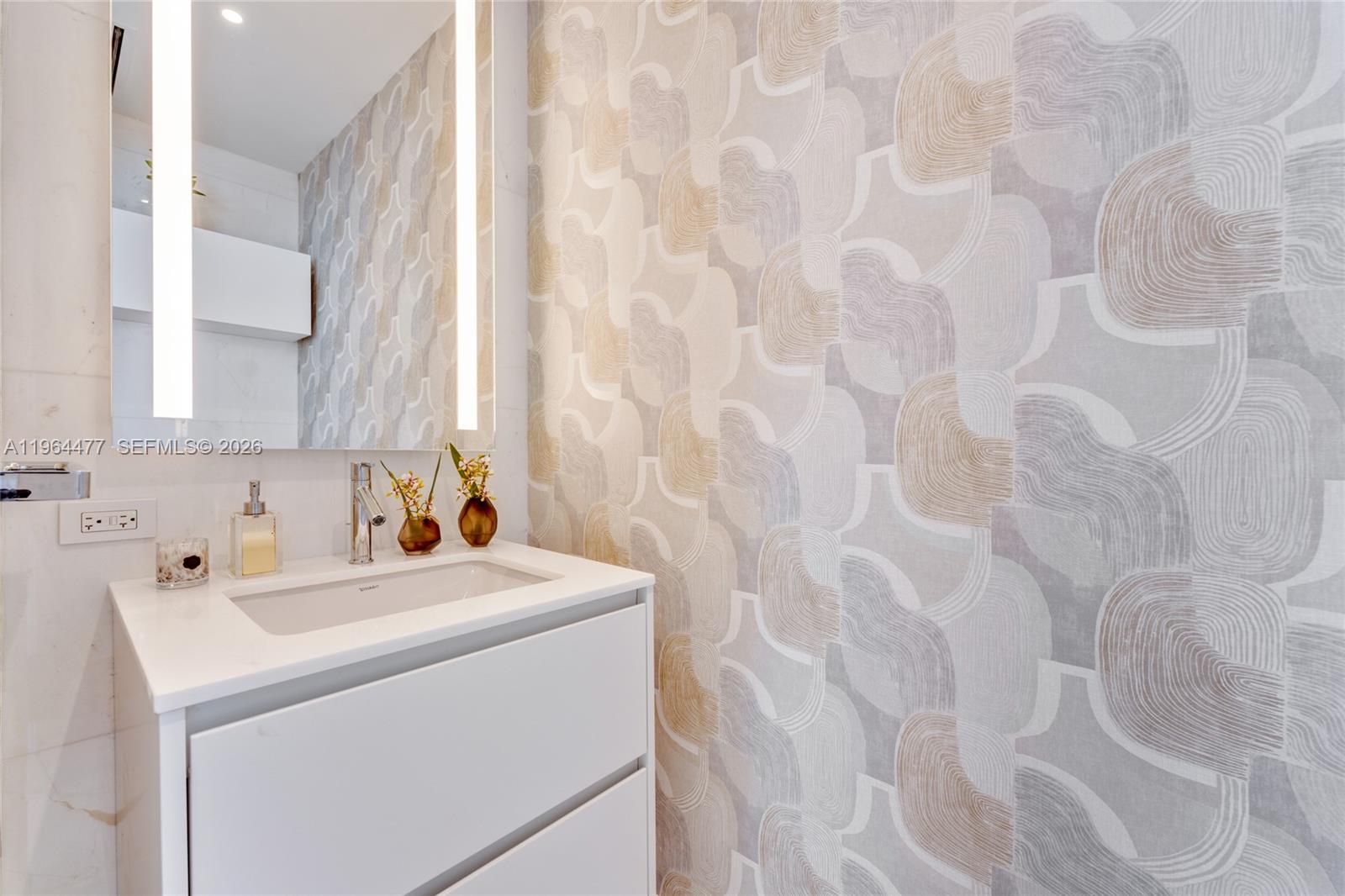 300 BISCAYNE BLVD WAY COND - Residential