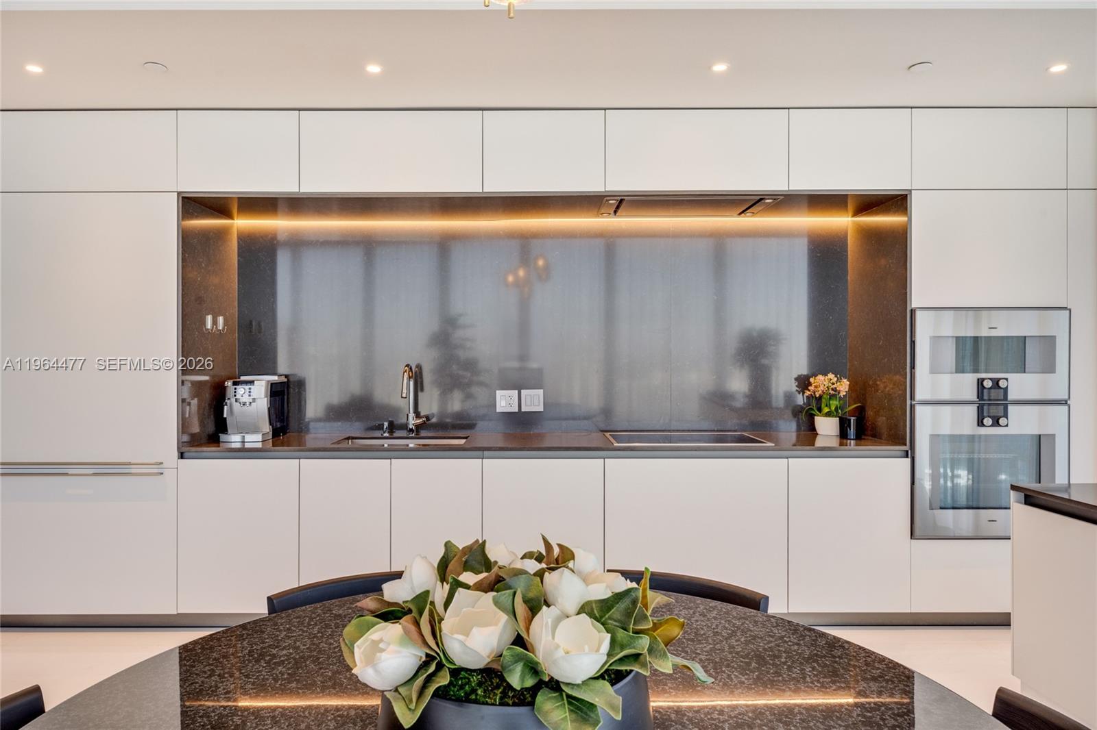 300 BISCAYNE BLVD WAY COND - Residential