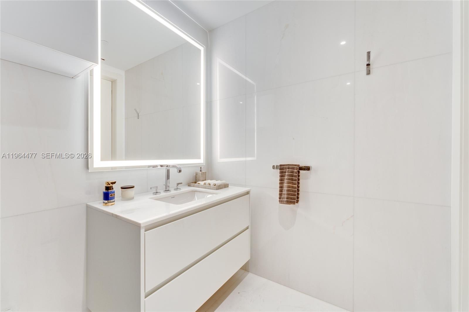 300 BISCAYNE BLVD WAY COND - Residential