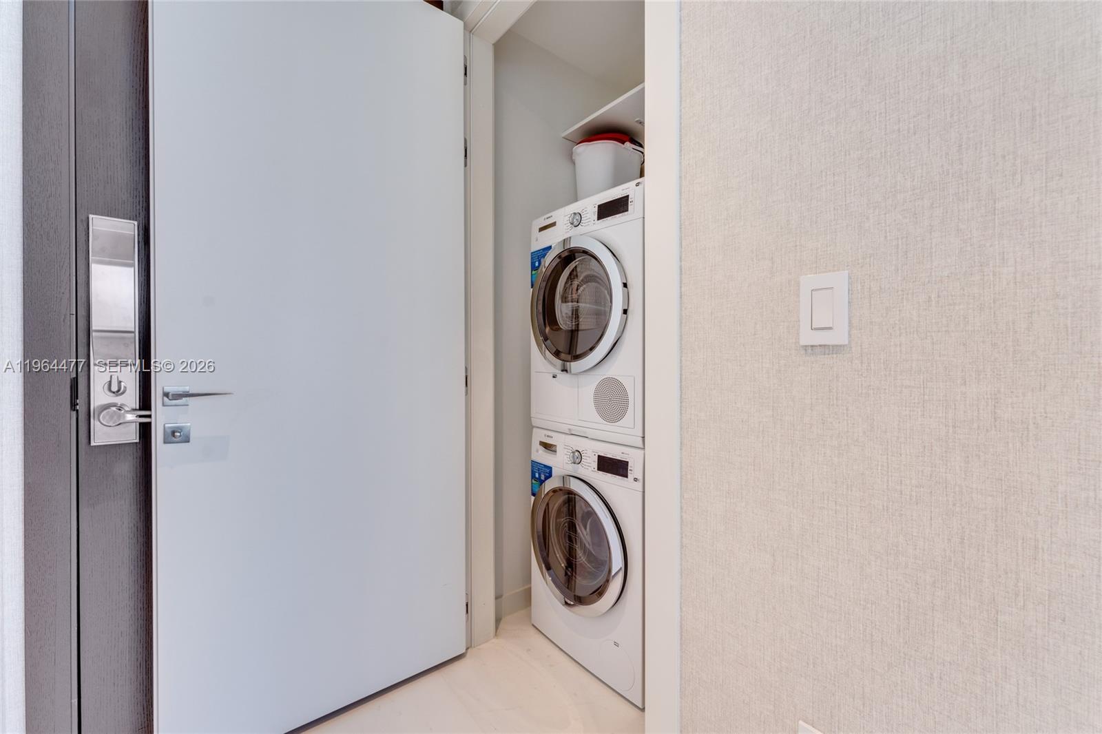 300 BISCAYNE BLVD WAY COND - Residential