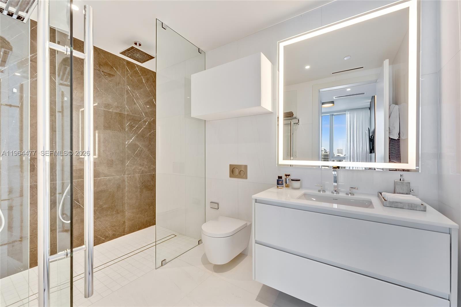 300 BISCAYNE BLVD WAY COND - Residential