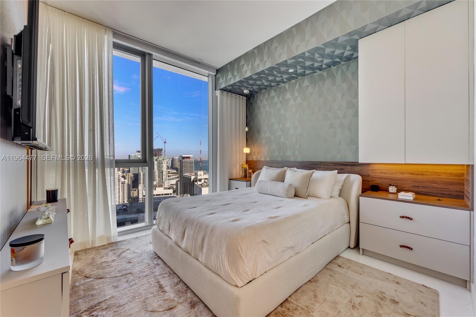 300 BISCAYNE BLVD WAY COND - Residential