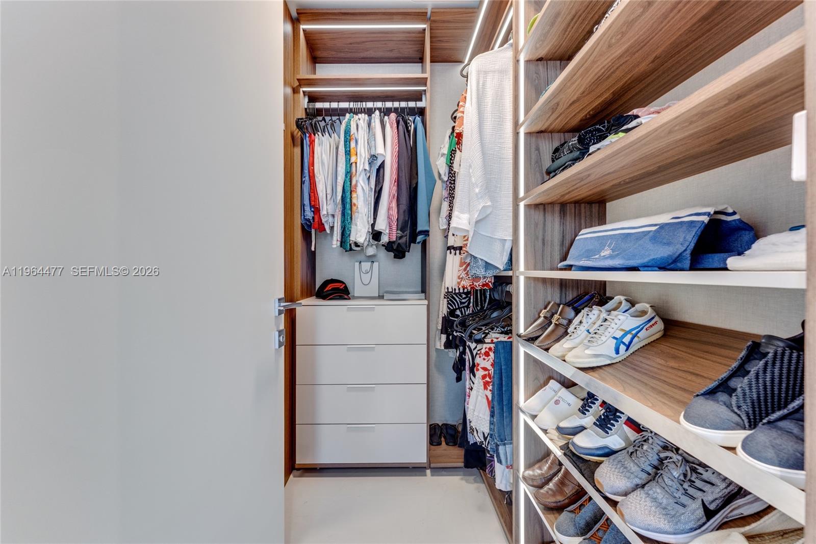 300 BISCAYNE BLVD WAY COND - Residential