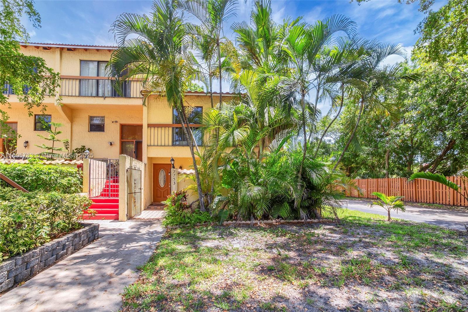 7753 Grande St, Sunrise, Miami-Dade County, Florida - 3 Bedrooms  
3 Bathrooms - 