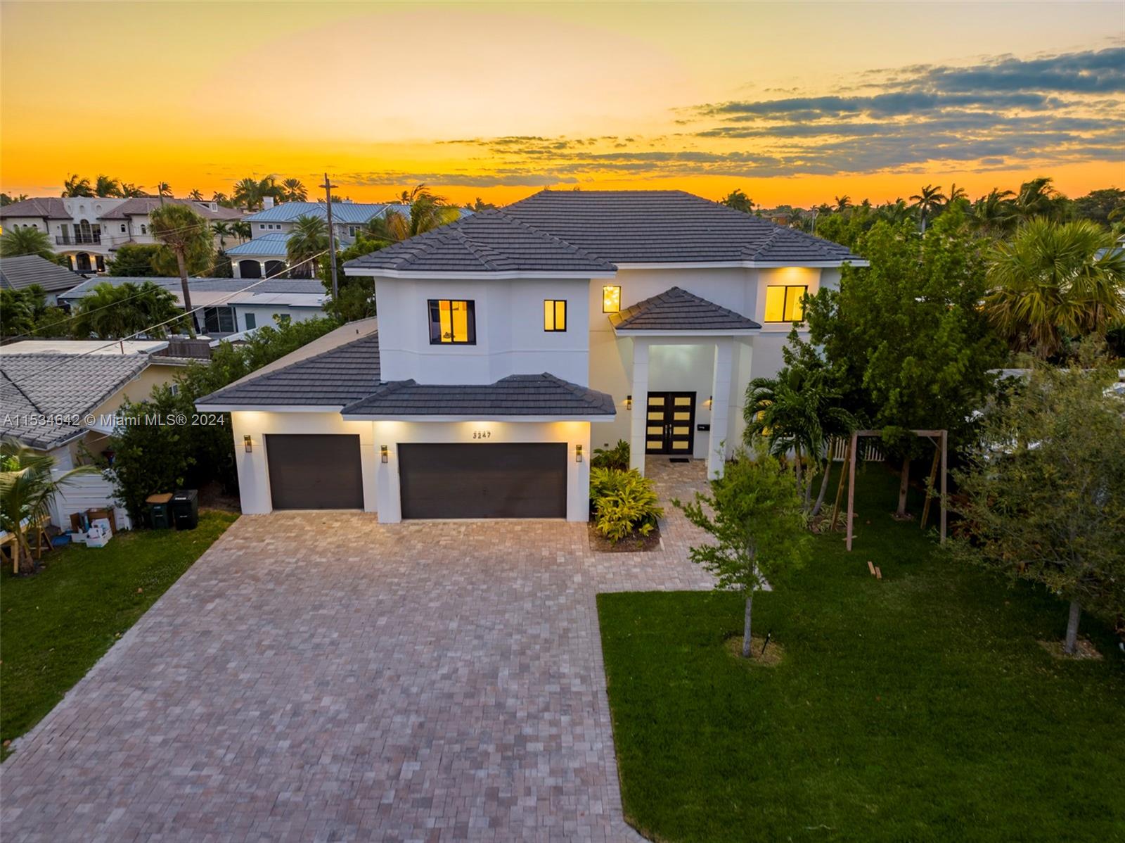 3247 Ne 27th Ter Ter, Lighthouse Point, Broward County, Florida - 6 Bedrooms  
5 Bathrooms - 