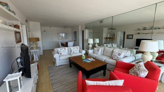 5161 Collins Ave 1702