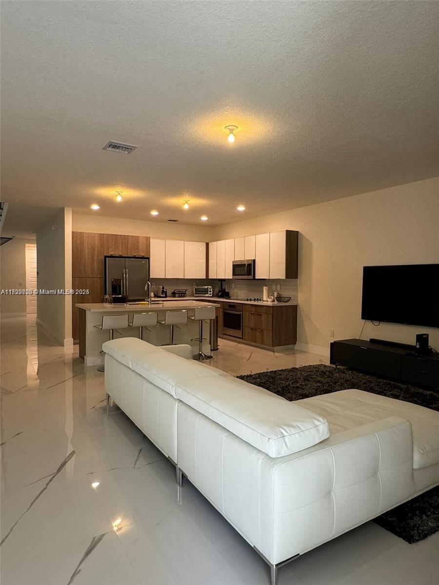 GRAND BAY SOUTH ESTATES - Residential Lease