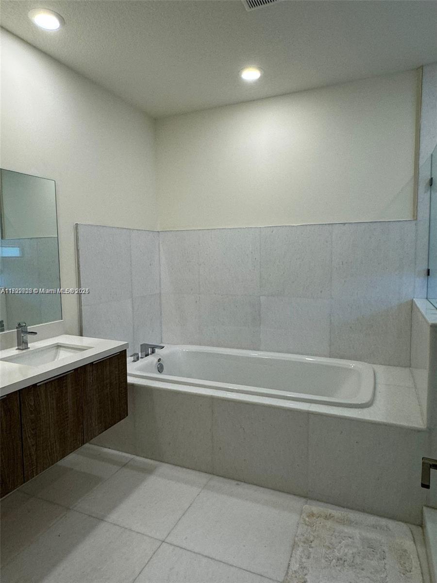 GRAND BAY SOUTH ESTATES - Residential Lease