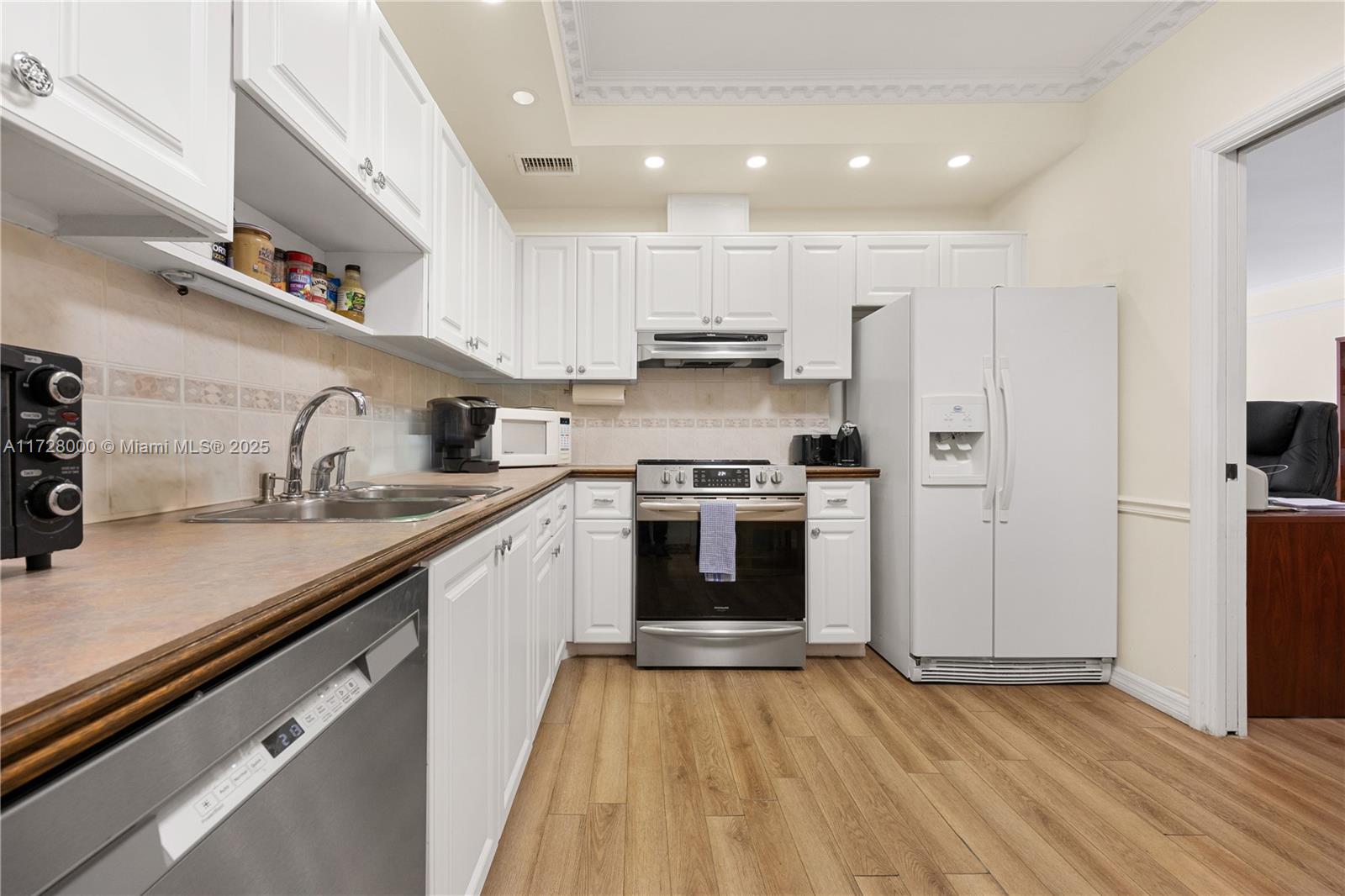 CAMBRIDGE TOWERS CONDO - Residential