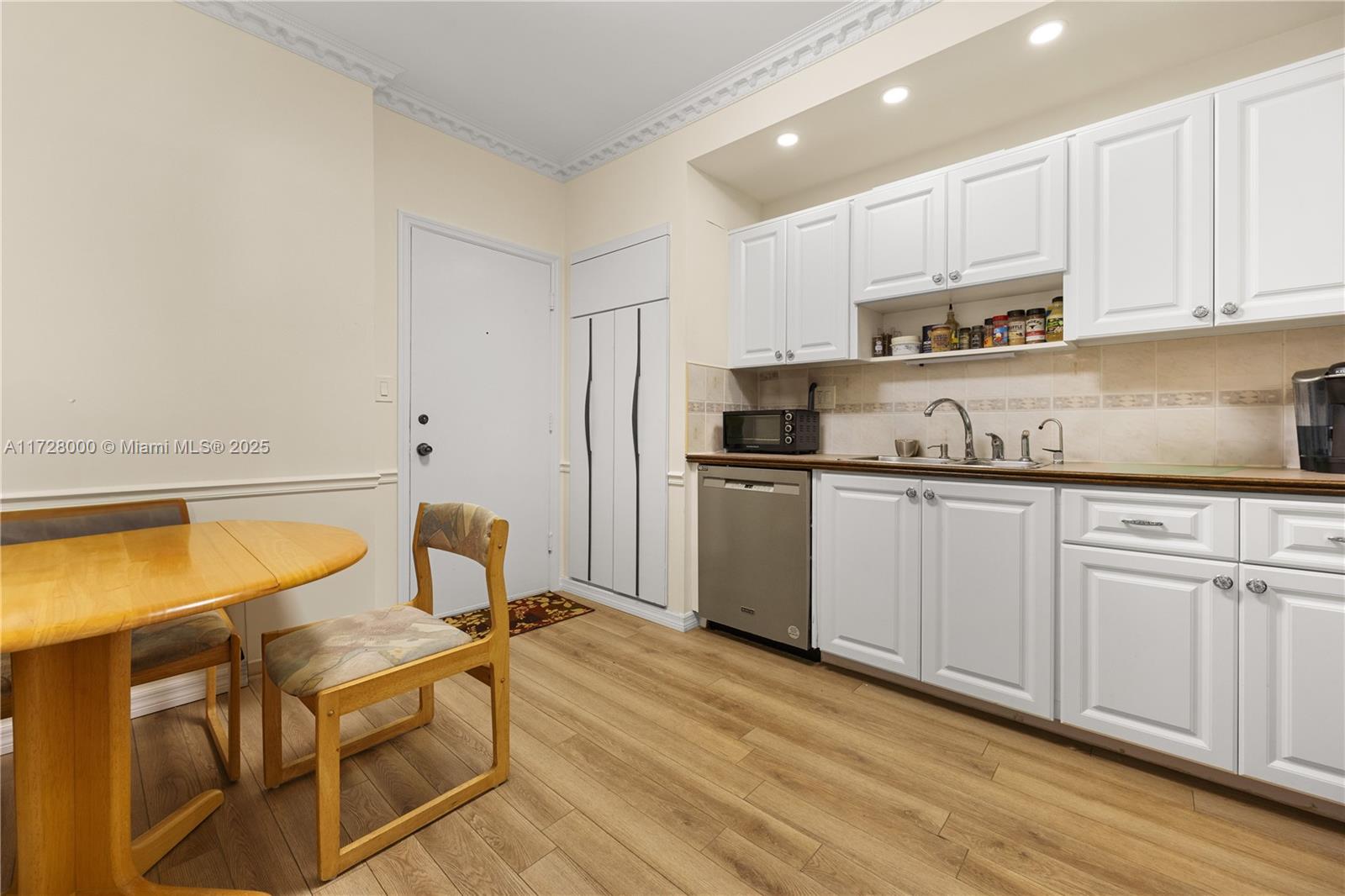 CAMBRIDGE TOWERS CONDO - Residential