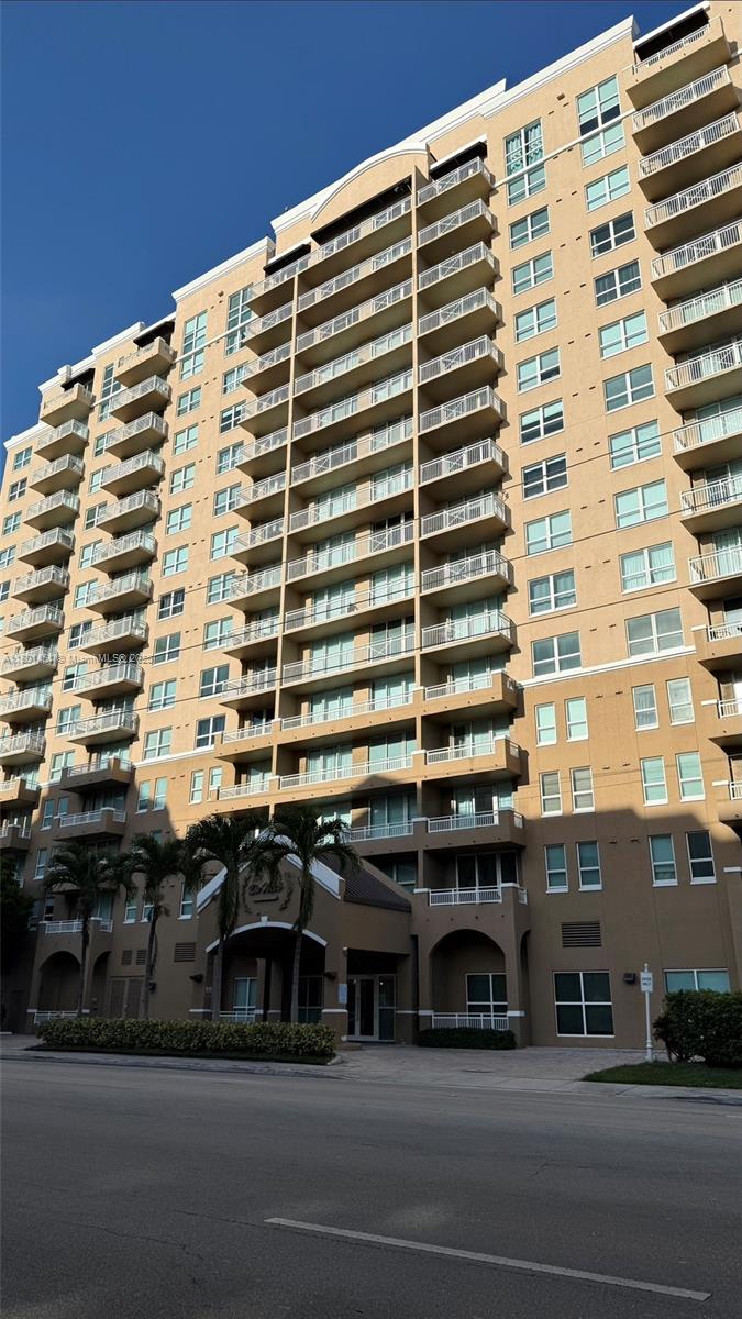 DA VINCI ON DOUGLAS CONDO - Residential
