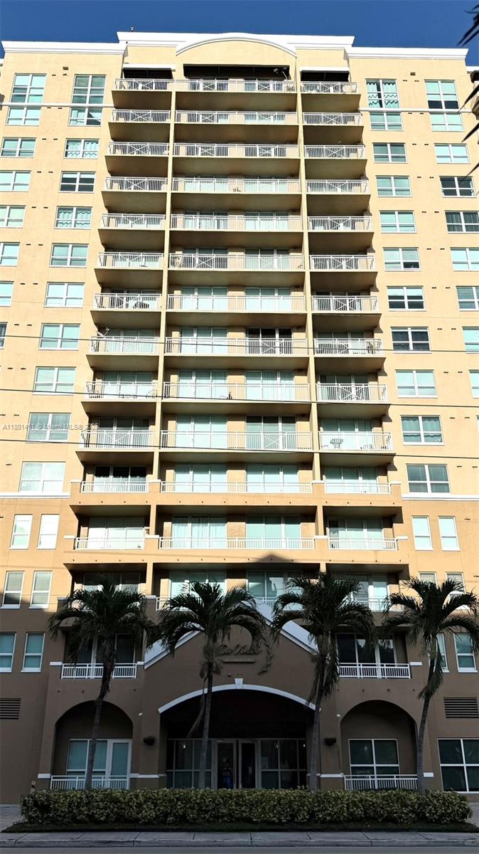 DA VINCI ON DOUGLAS CONDO - Residential