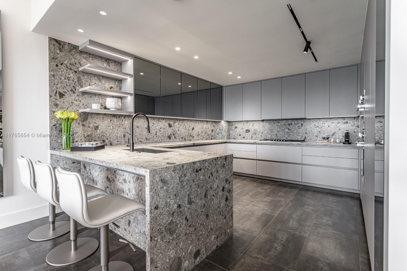 3501 N Ocean Dr V5