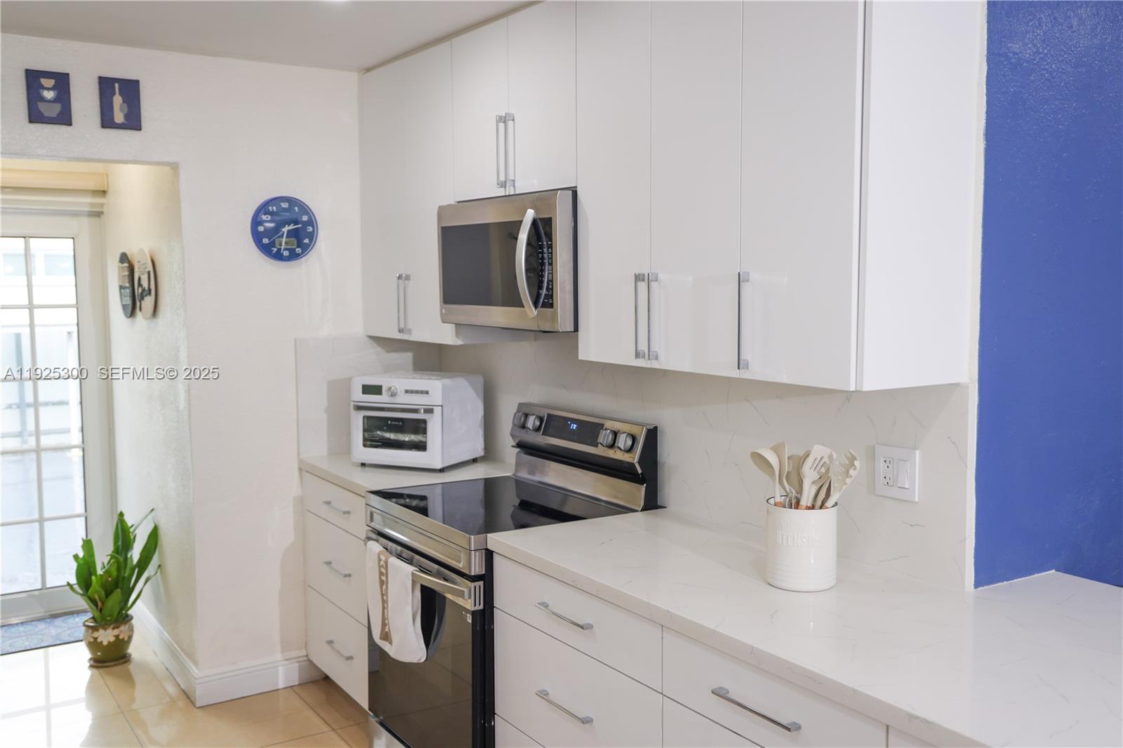 PALM SPRINGS ESTS 6TH ADD - Residential