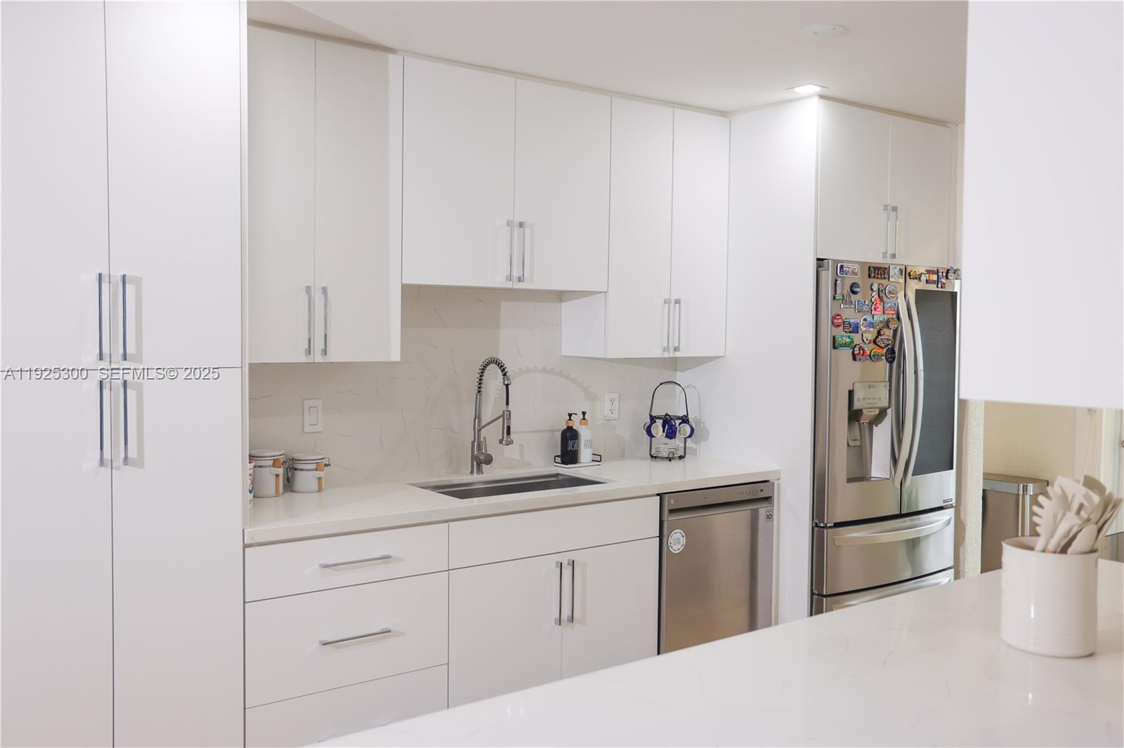 PALM SPRINGS ESTS 6TH ADD - Residential