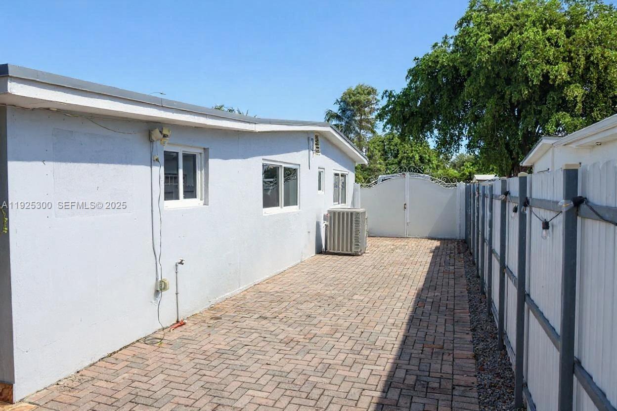 PALM SPRINGS ESTS 6TH ADD - Residential