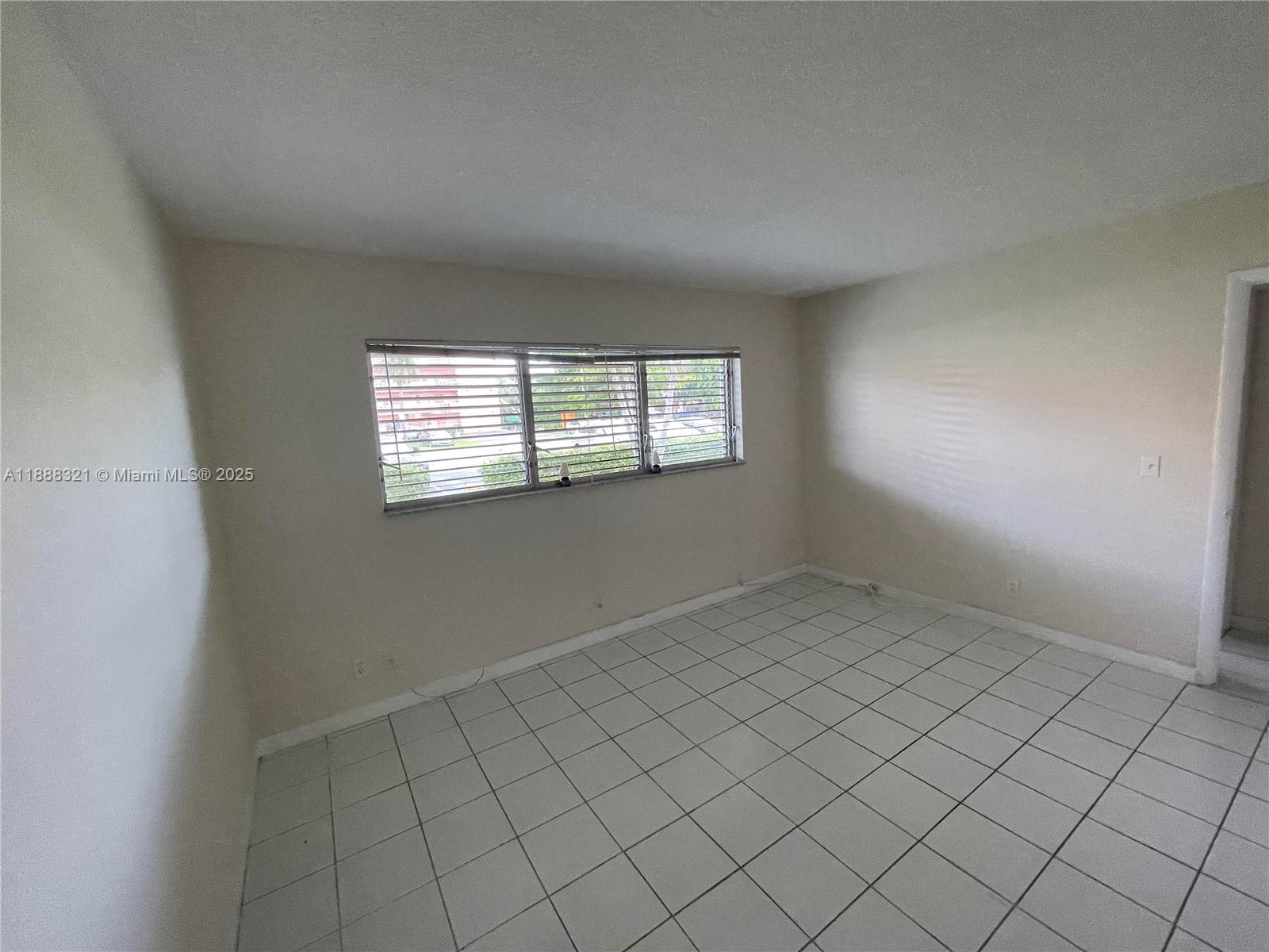 SEVENTEENTH GREEN CONDO - Residential