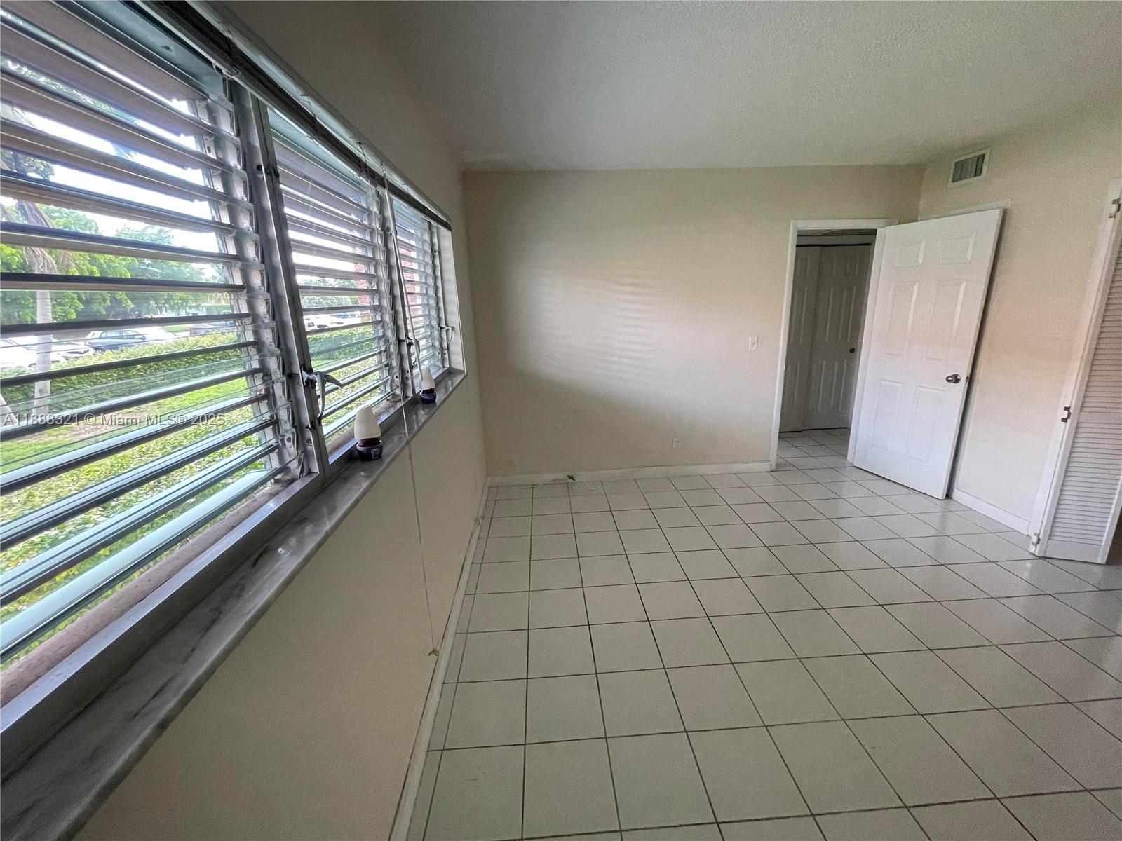 SEVENTEENTH GREEN CONDO - Residential