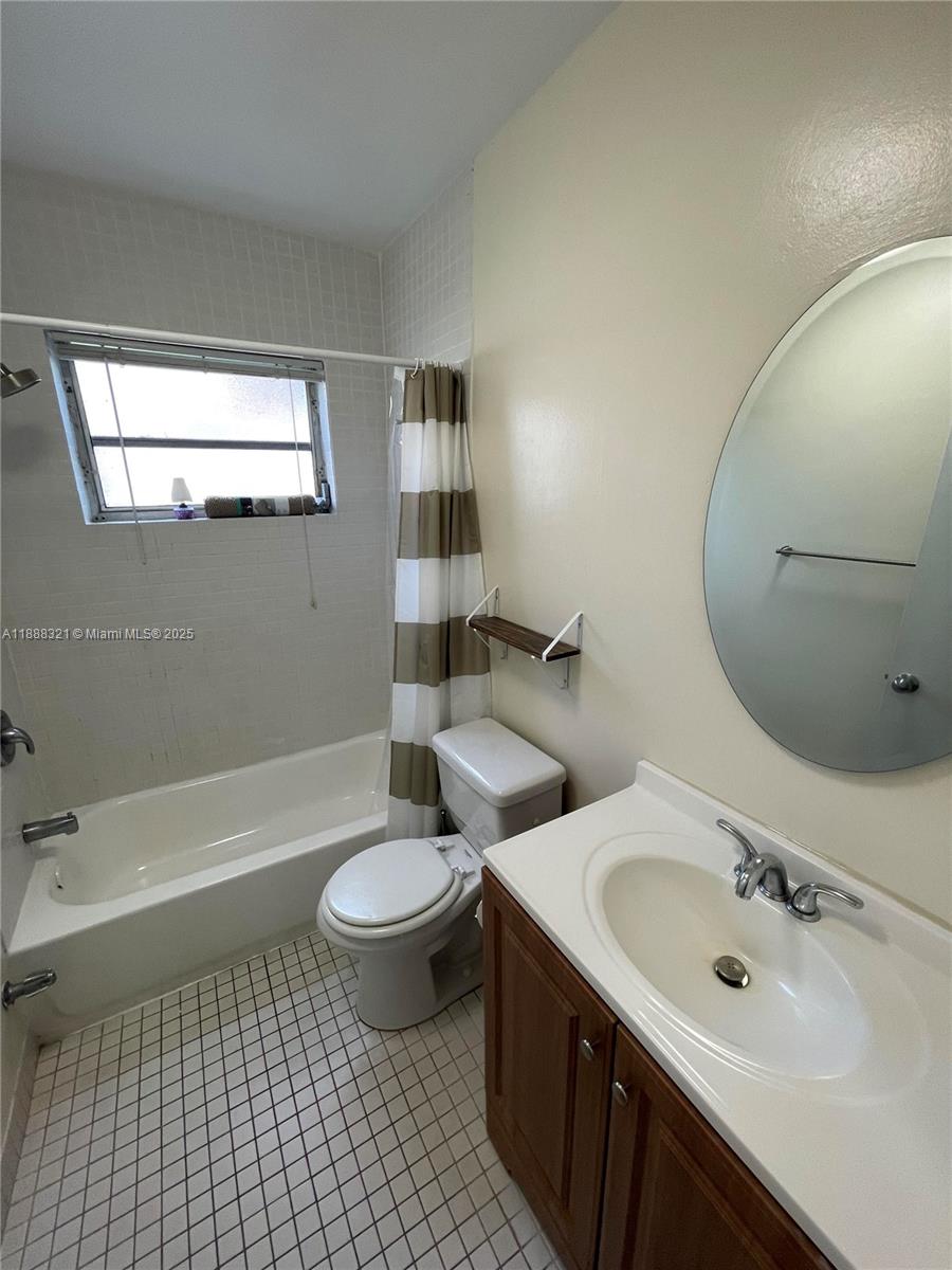 SEVENTEENTH GREEN CONDO - Residential